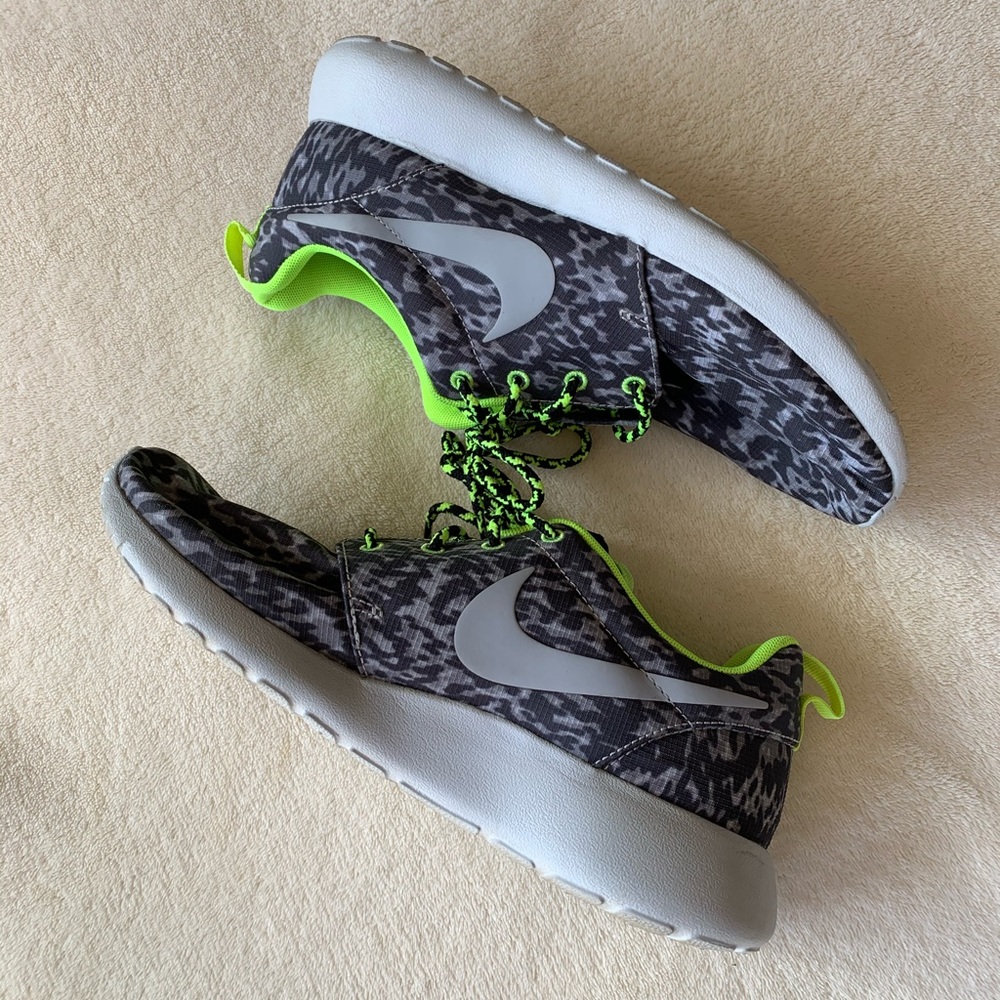 Women’s Nike’s Size 8